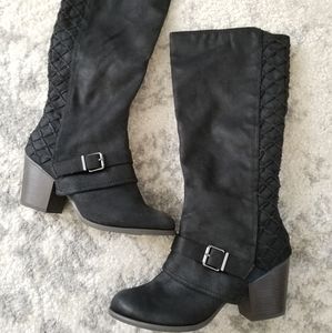 Black heeled boots